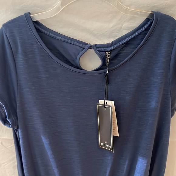 Romper. Size M. New with tags - Picture 2 of 2